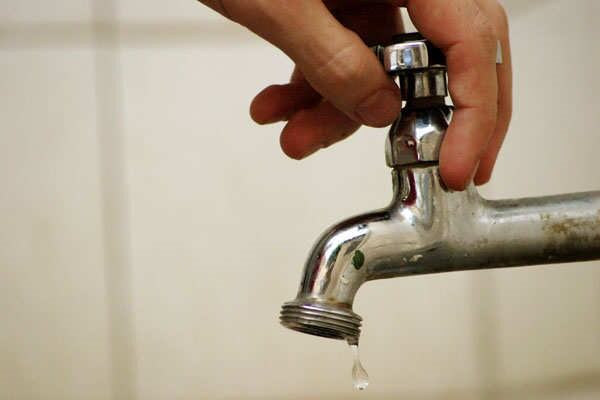 Corte de agua en 10 barrios de Comodoro.