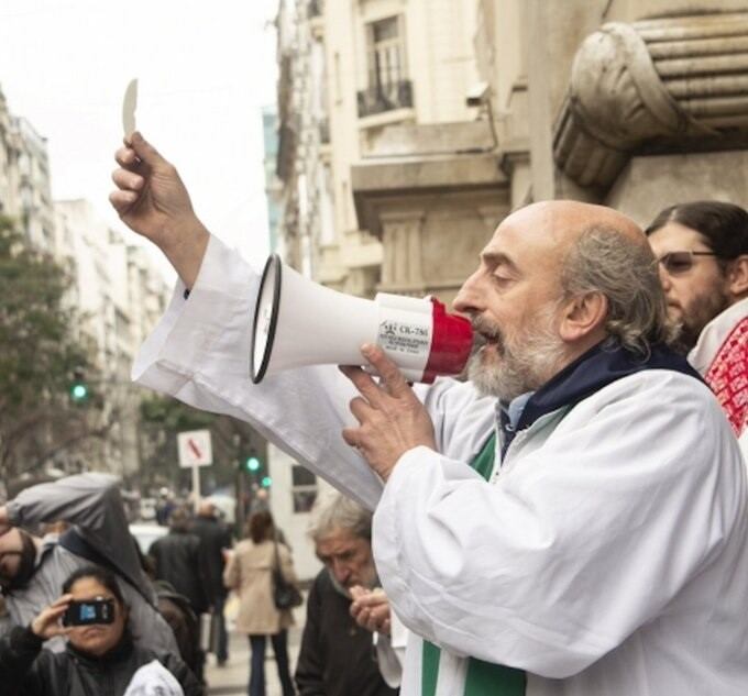 El Padre "Toto", de la Villa 21-24 (Web)