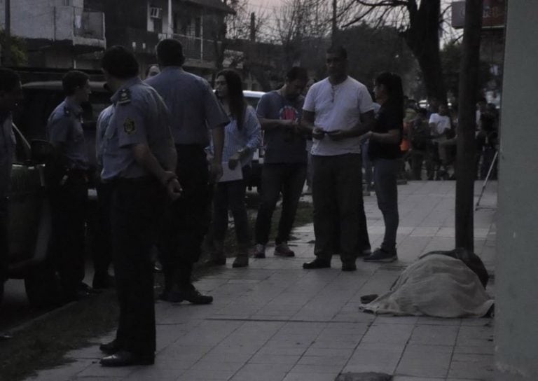 Hallaron a un colombiano asesinado de tres puñaladas en Corrientes. (Foto: Época)