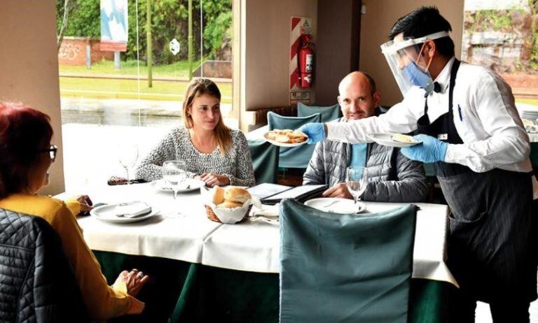 Sector gastronómico lanzó la campaña No más #sillasalrevés (Web)