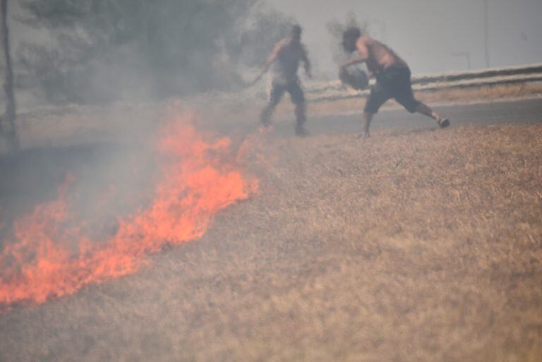 Incendios en la autopista Córdoba-Carlos Paz, cercanías a Malagueño.