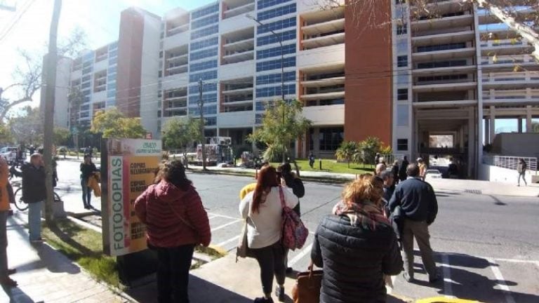 Amenaza de bomba en el Centro Cívico y Legislatura de San Juan.