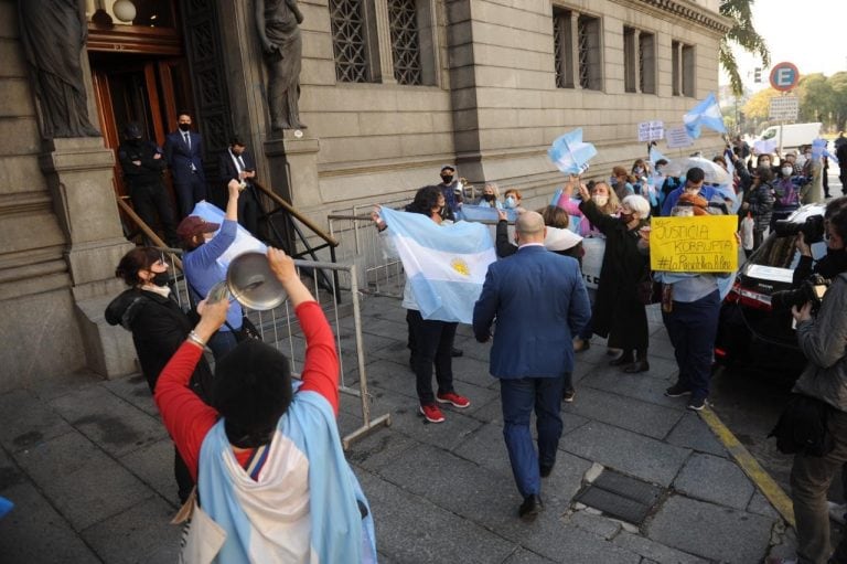 Manifestantes continúan con la protesta contra la reforma judicial. (Foto: Federico Lopez Claro)