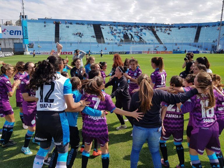 Belgrano le ganó a Barrio Parque y se consagró campeón de la Primera Dvisión de la Liga Cordobesa, en fútbol femenino.