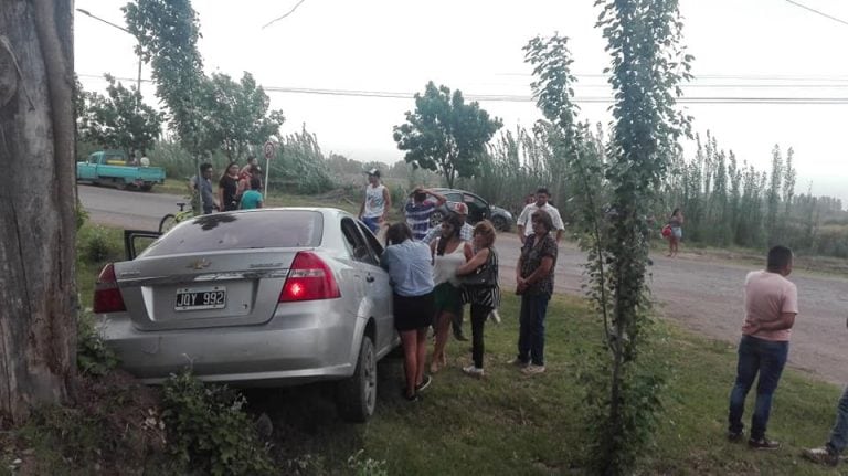 Colisión en General Alvear en el ingreso al club Banco Nación