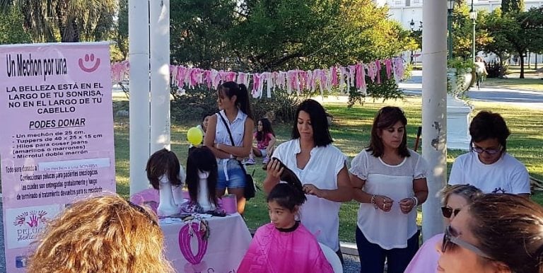 La campaña "Un mechón por una sonrisa" también estuvo presente (Municipalidad de Santa Rosa)