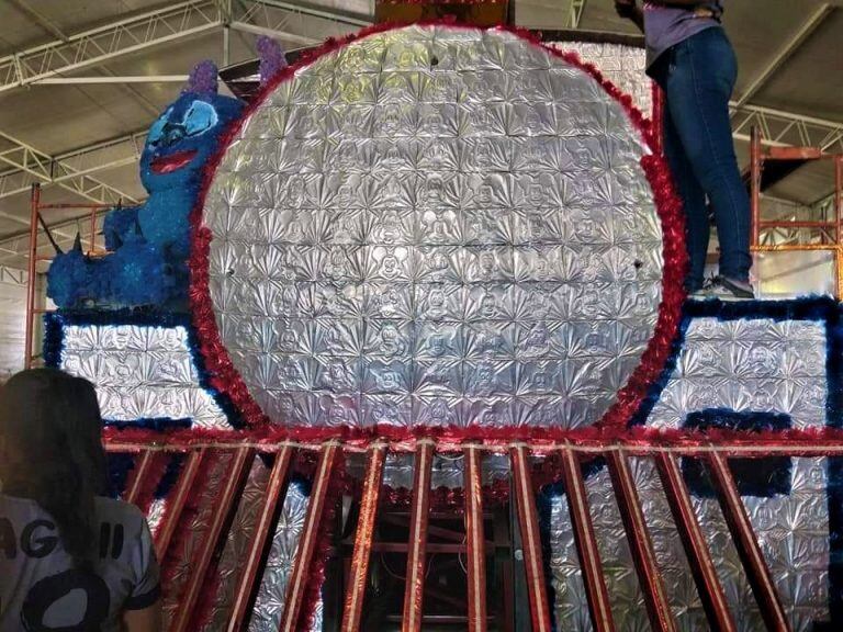 Un minucioso trabajo de repujado se observa en el frente de esta locomotora de la EET de Maimará que se llevó el tercer premio en la categoría técnica.