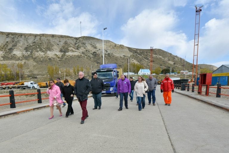 Funcionarios provinciales, el intendente de Piedra Buena y representantes de Puerto Santa Cruz recorrieron el lugar