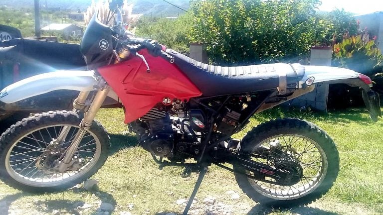 Motocicleta robada de la familia Nievas.