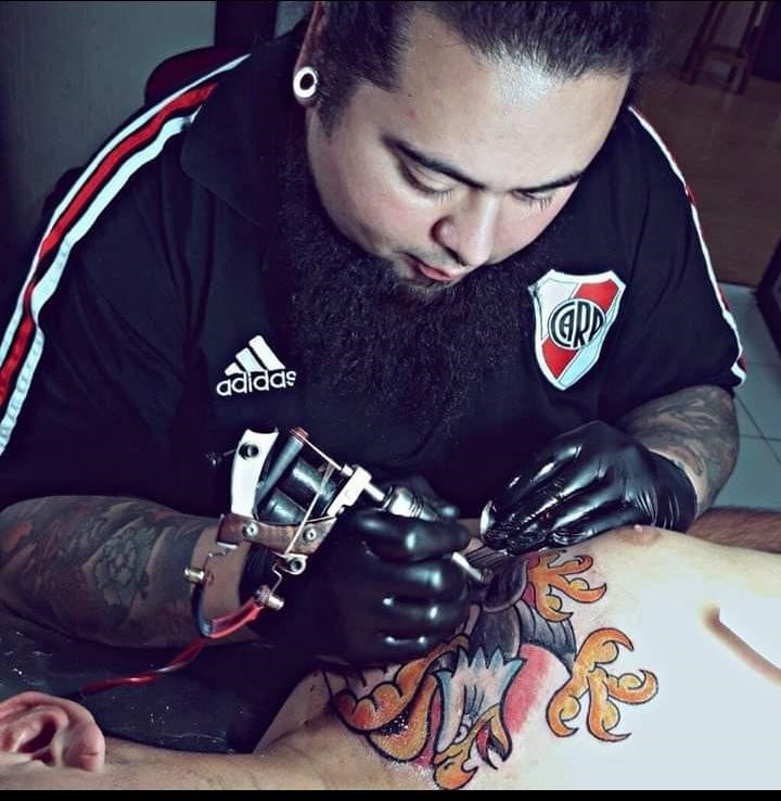 Tatuador Carlos Nieva