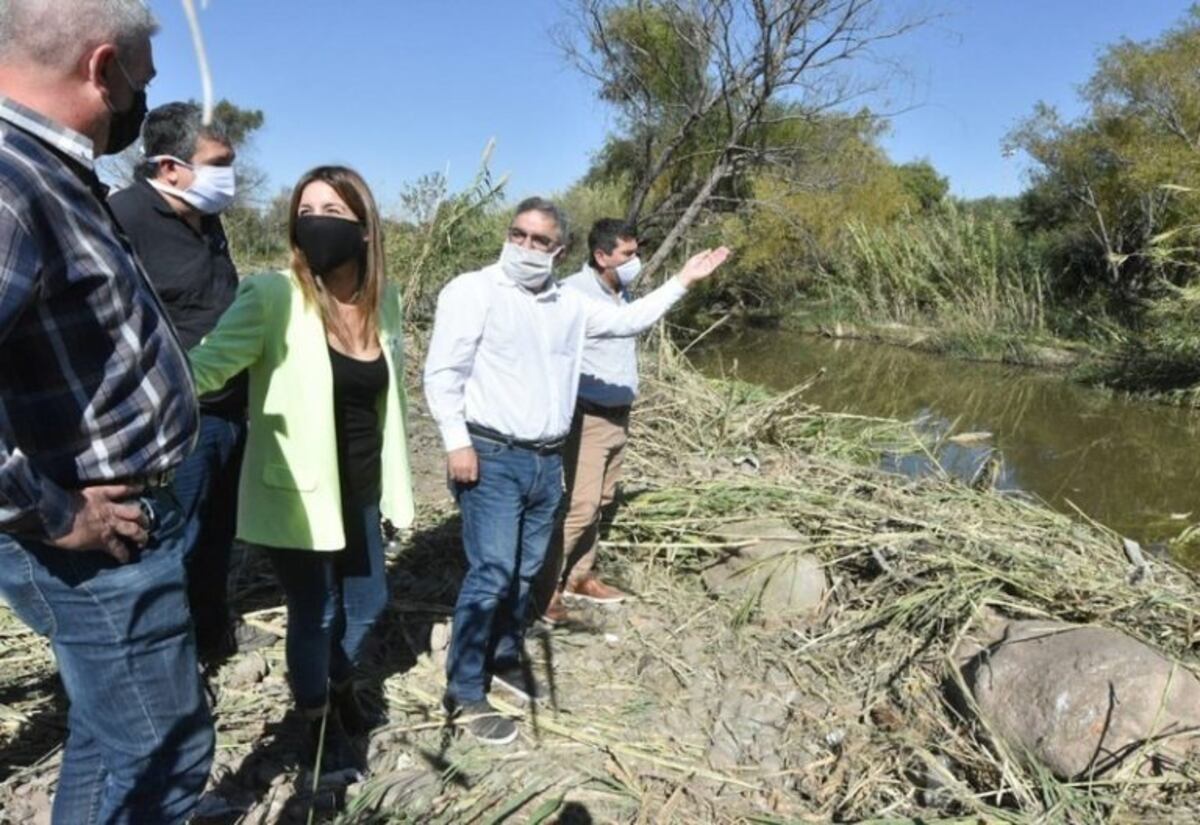 El gobernador Raúl Jalil recorrió la obra de la Costanera y la usina hidroeléctrica