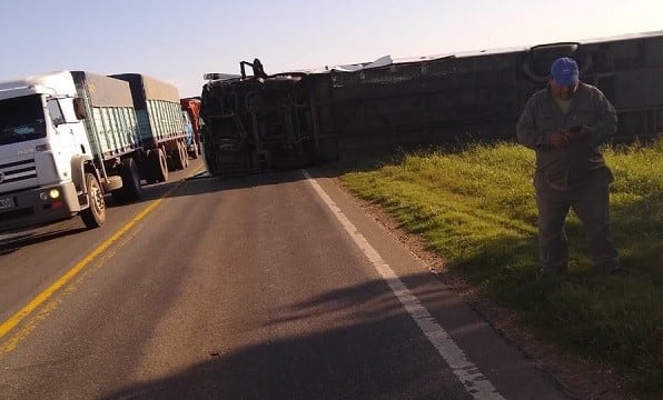 El accidente ocurrió este domingo por la mañana en la ruta 33. (@Luciano434)