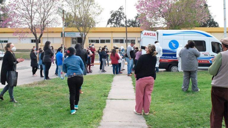 Sus compañeros del Hospital Dr. Castilla Mira le brindaron un sentido homenaje.