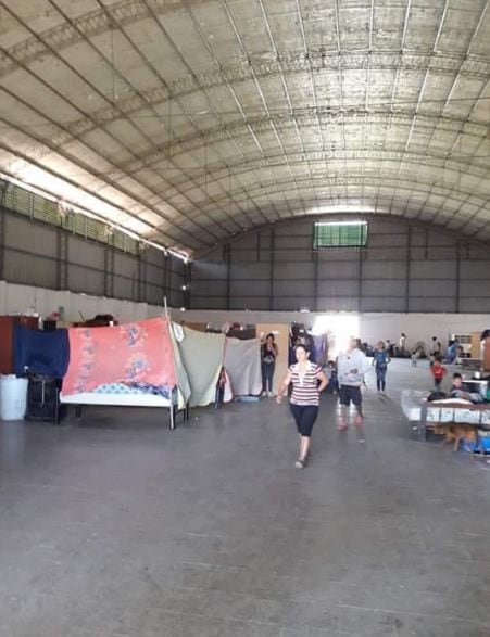 Hay varios centros de evacuados distribuidos en la localidad. (Foto: Época)