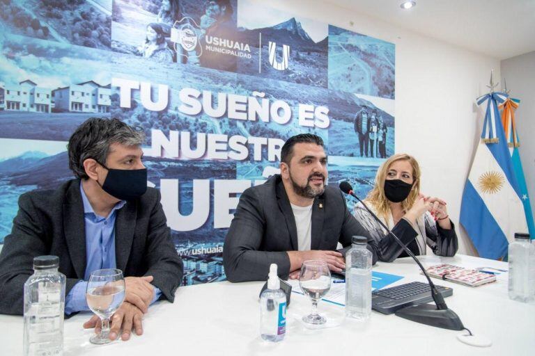 Senador Matías Rodriguez junto a Walter Vuoto y Lorena Henriques Sanches