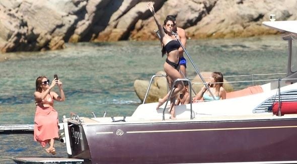 Las fotos íntimas de Cristiano Ronaldo y su novia en Cerdeña.