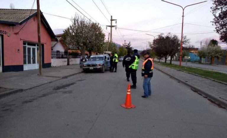 Se llevaron adelante una serie de operativos de control tanto en Playa Unión y Lago Puelo.