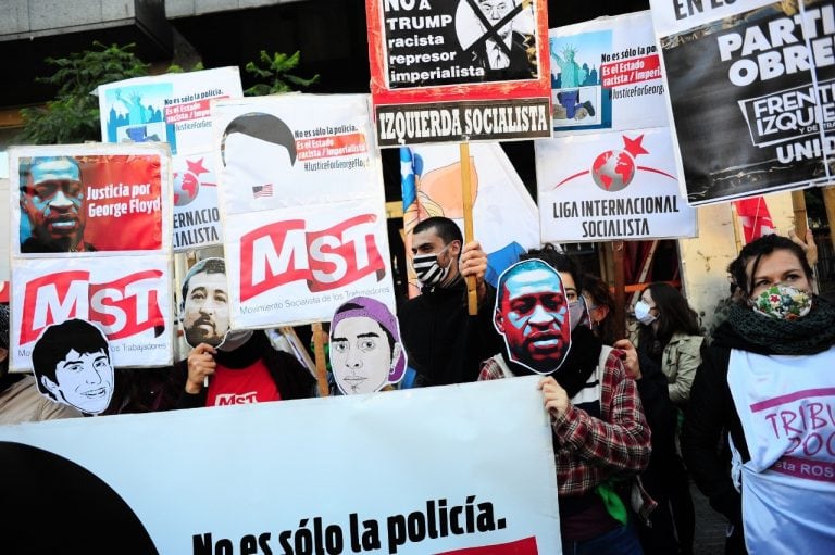 Marcha de la Izquierda en el Obelisco. (Foto: Clarín)