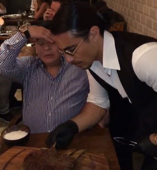 Maradona se volvió loco con el "chef de la sal".