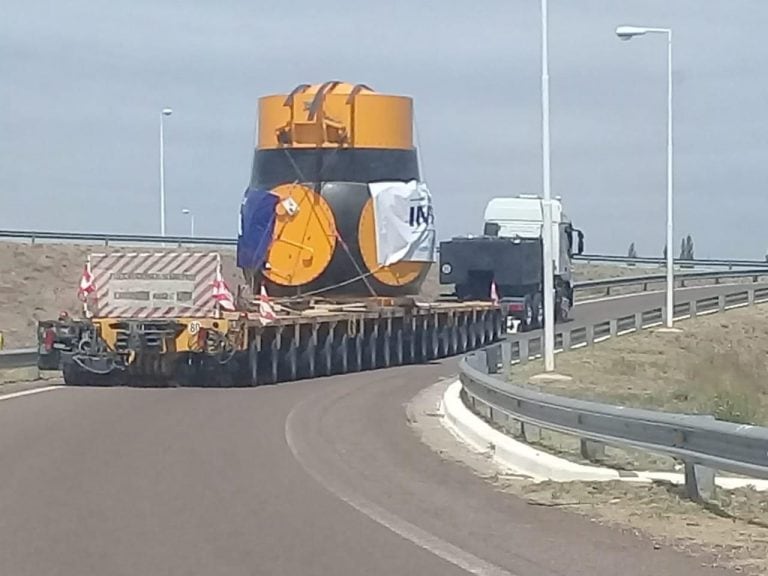 Alerta en la Ruta 16 por un camión que transporta una turbina