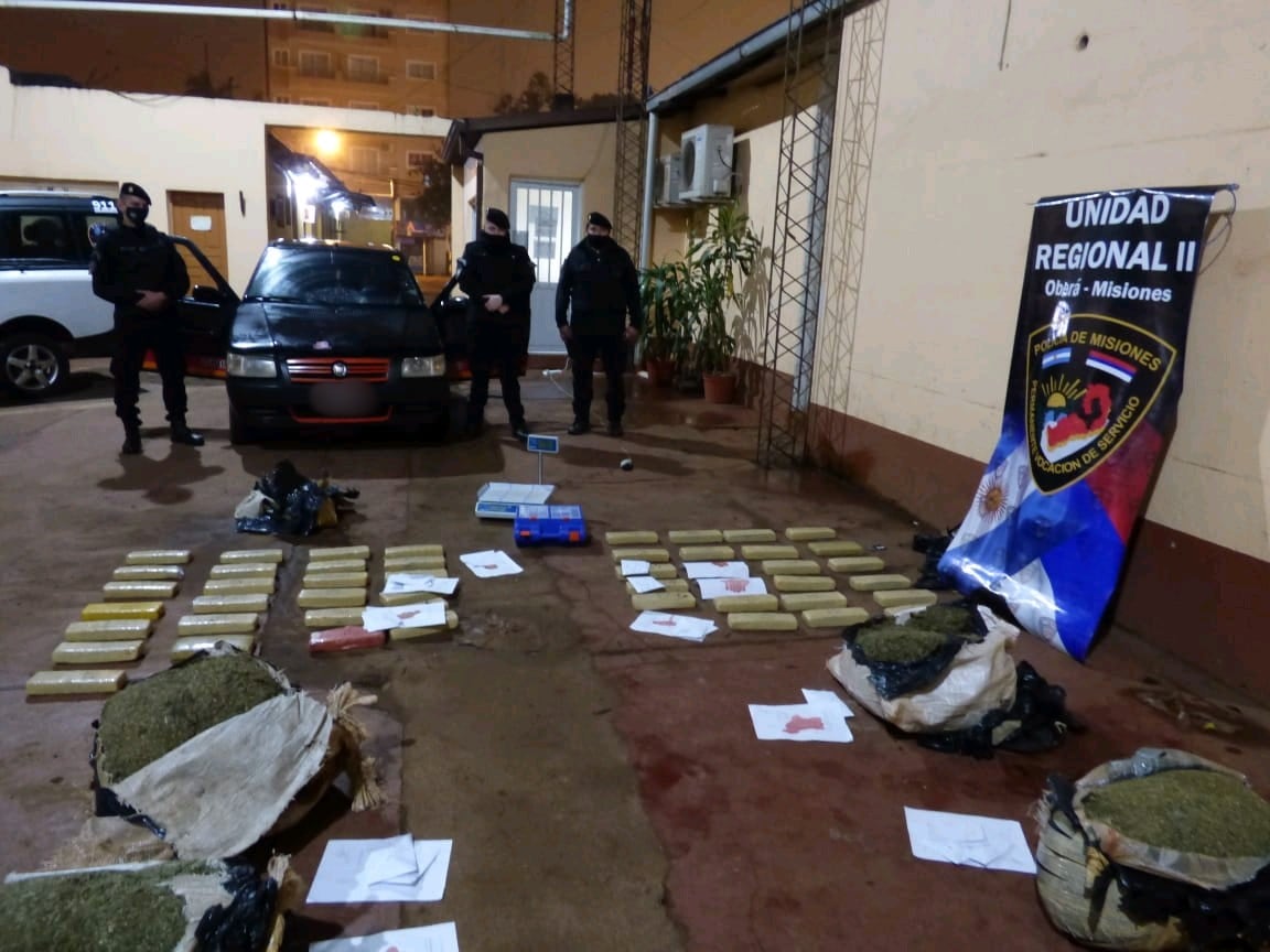 Persecución y arresto por transporte de marihuana. Policía de Misiones