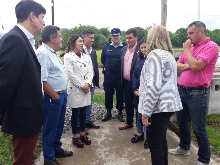 Del acto participaron además, el Legislador Departamental Carlos Presas, el Intendente Carlos Ambrosich y el jefe Comunal Andrés Data, el Secretario de Gobierno Magister David Strasorier, Secretarios y Funcionarios Municipales, el Presidente del HCD de Salsipuedes José Combina, el Presidente del HTC Ricardo Delfino, concejales y tribunos, miembros de instituciones intermedias y vecinos.