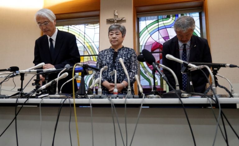 Hiroaki Takamatsu, Tetsuro Saito y Teiko Naito, directores del Caritas Gakuen Elementary School (Foto: Issei Kato/REUTERS)