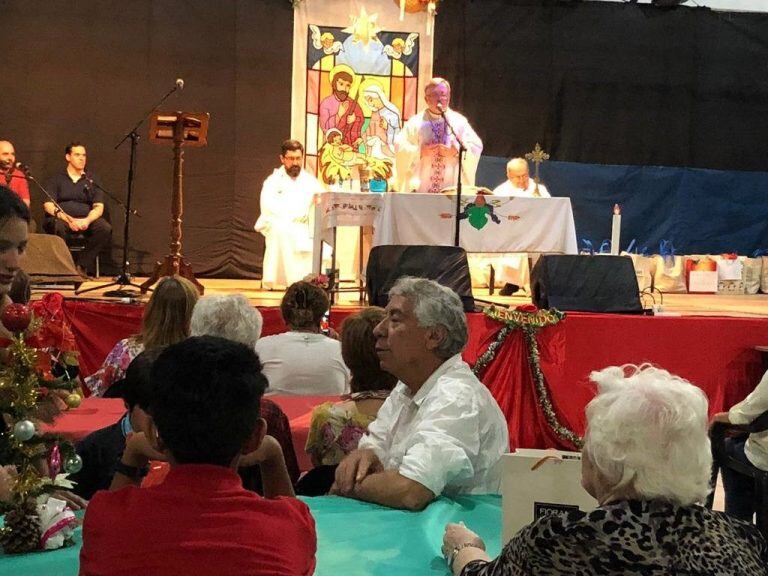 La cena de Navidad para personas solas en la Iglesia del Carmen 2018.