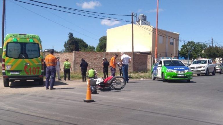 Un motociclista fue herido en un choque contra una camioneta