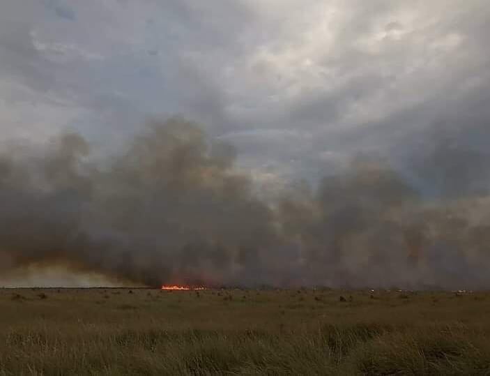 Bomberos de Arroyito colaboran para sofocar el incendio de Cañada Jeanmaire