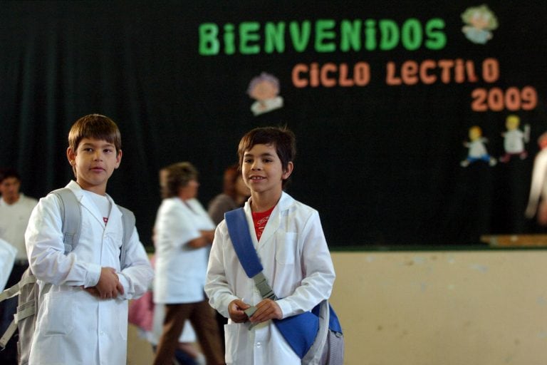 Los trabajadores de la educación dicidieron continuar con medidas.