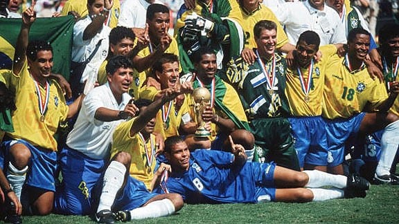 Brasil Tetra. El primero en obtener semejante logro, y a 24 años del Tricampeonato en México '70. Curiosamente, a los otros Tetras les llevó el mismo tiempo. A Italia, de 1982 a 2006, y a Alemania de 1990 a 2014.