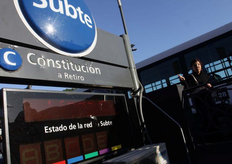 Esta mañana sorprendió a miles de usuarios que quisieron abordar las líneas C, D y E para viajar y se vieron con la interrupción del servicio, al igual que el Premetro.