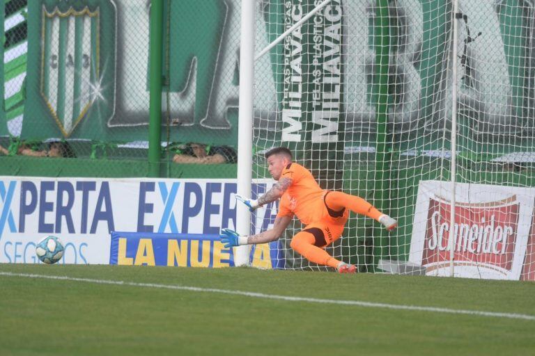 El atajadón de Guido Herrera ante Banfield.