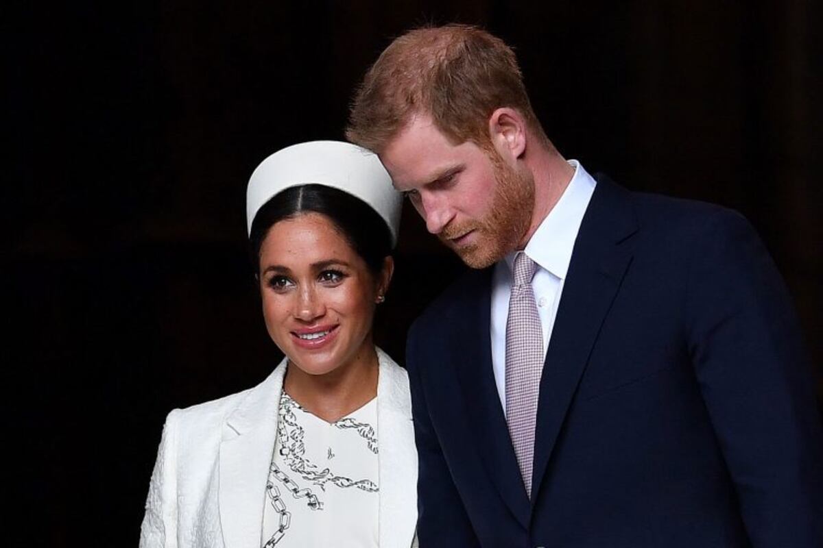El príncipe Harry y Meghan Markle renuncian oficialmente a sus títulos y dinero de la realeza