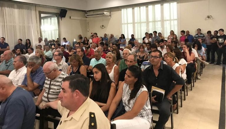 Numerosa concurrencia de público asistió a la reunión (Municipalidad de Santa Rosa)