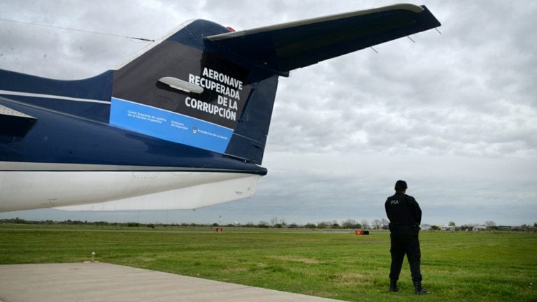 El Estado rematará dos aviones incautados a Lázaro Báez.