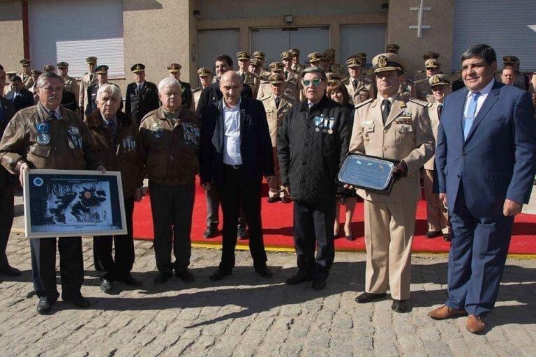 Ceremonia homenaje a los tripulantes de la Lancha "Río Iguazú".