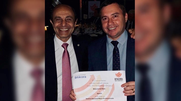 Leopoldo Lucas recibió en nombre de Iguazú el premio Bitácora de Plata por ser el destino mejor promocionado.