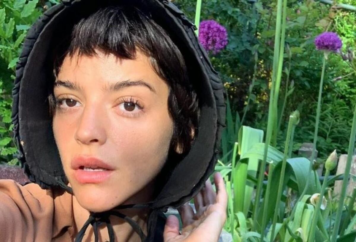 Calu Rivero reveló su "kit de supervivencia" con un body negro y un maquillaje particular