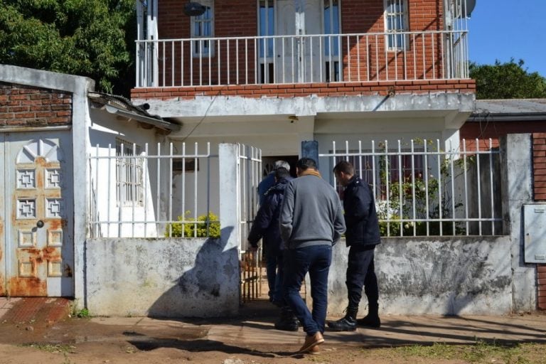 La casa del penitenciario fue allanada por la Policía pero la escena del crimen fue limpiada. (Fuente: Época).