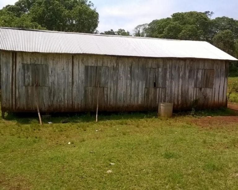 Esta sería la escuela por la cual los vecinos piden una nueva edificación. Fuente: El Territorio