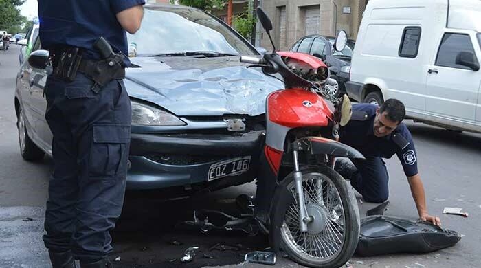 Motociclista embestido a cuadras del centro de Bahía Blanca