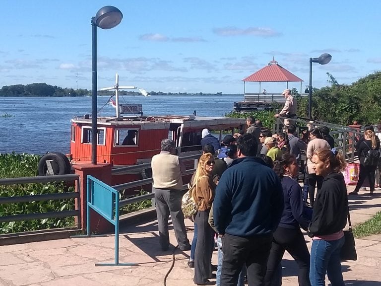 La avenida costanera se utiliza como amarradero y lugar para el ascenso y descenso de pasajeros