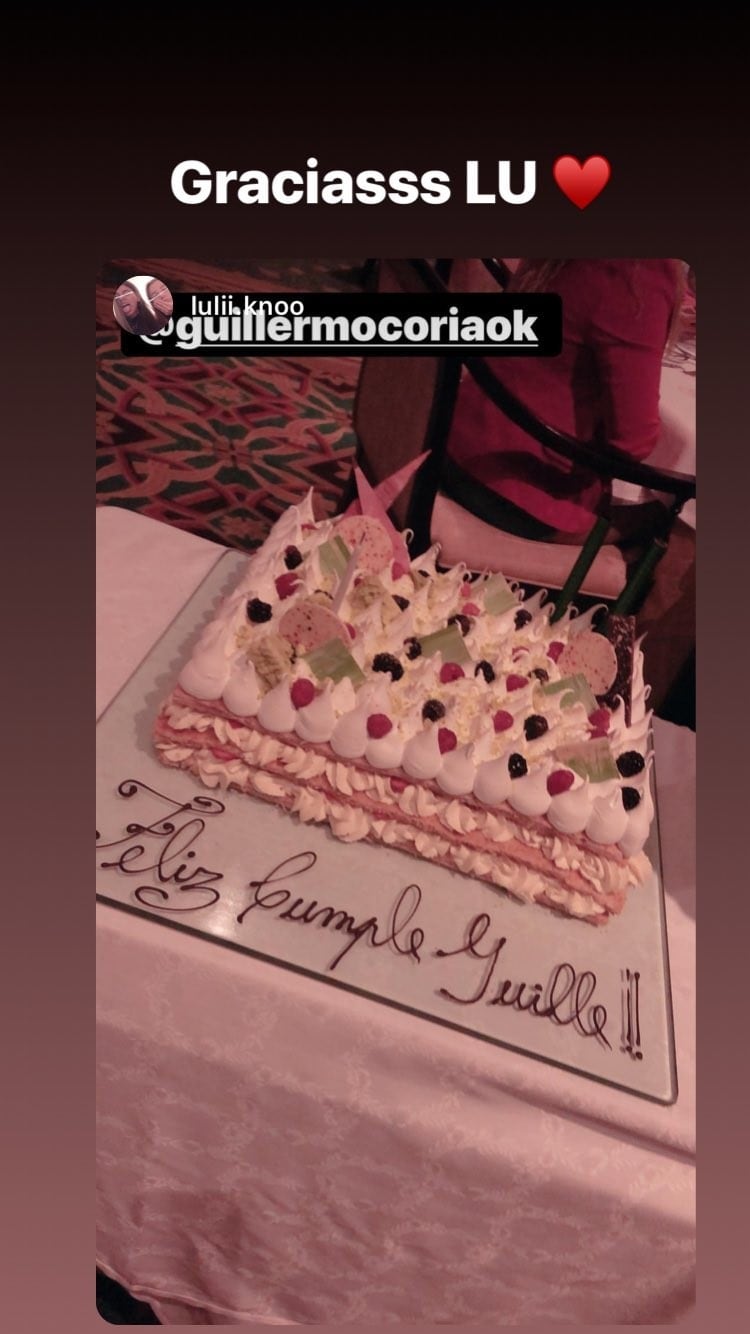 El santafesino tuvo su torta de cumpleaños en Punta del Este. (@guillermocoriaok)