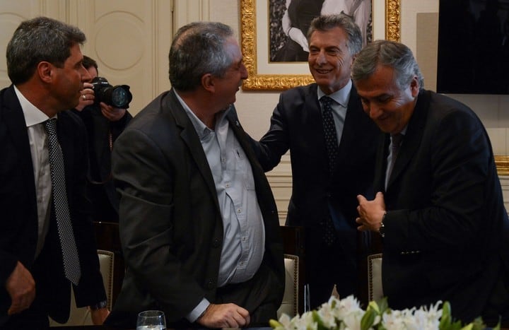 Macri con los gobernadores Morale, Uñac y Passalacqua. (Clarín)