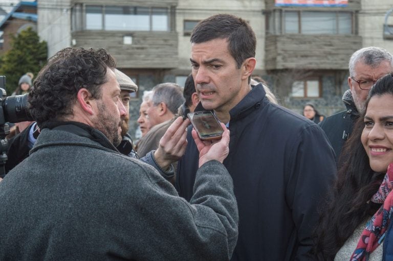 El pre candidato a vicepresidente de la Nación Juan Manuel Urtubey visitó Ushuaia. Fue recibido por el Vicebobernador  Juan Carlos Arcando.
Fotos León González.