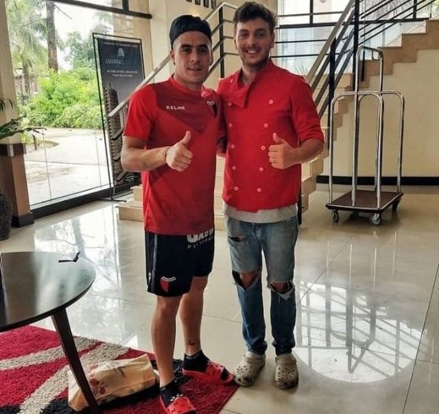 Brian Fernández en su llegada a Santa Fe.