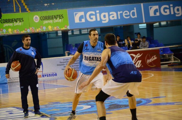 Regatas Corrientes recibe a Libertad de Sunchales.