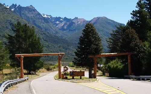 El Parque Nacional Los Alerces es el lugar preferido de residentes y turistas para aplacar los calores del verano, como por ejemplo el de hoy que llegará casi a los 30°C.